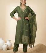 Women Ethnic Motifs Embroidered Regular Thread Work Kurta with Trousers & With Dupatta