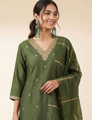 Women Ethnic Motifs Embroidered Regular Thread Work Kurta with Trousers & With Dupatta 2