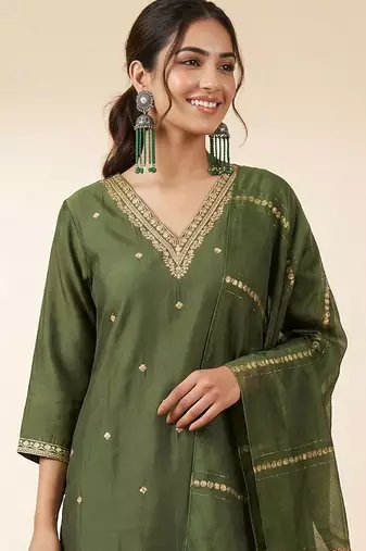 Women Ethnic Motifs Embroidered Regular Thread Work Kurta with Trousers & With Dupatta