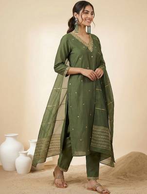 Women Ethnic Motifs Embroidered Regular Thread Work Kurta with Trousers & With Dupatta 3