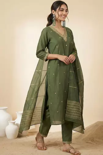 Women Ethnic Motifs Embroidered Regular Thread Work Kurta with Trousers & With Dupatta
