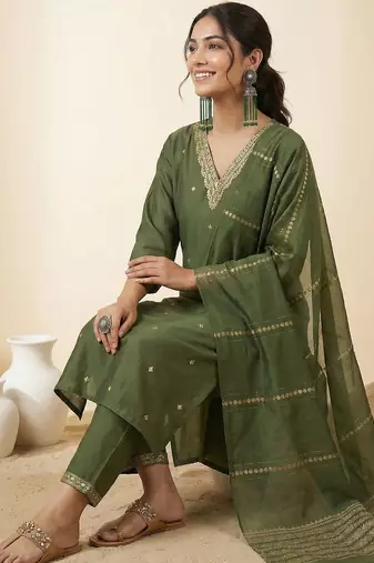 Women Ethnic Motifs Embroidered Regular Thread Work Kurta with Trousers & With Dupatta