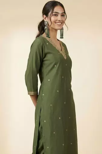 Women Ethnic Motifs Embroidered Regular Thread Work Kurta with Trousers & With Dupatta