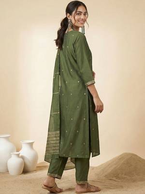 Women Ethnic Motifs Embroidered Regular Thread Work Kurta with Trousers & With Dupatta 6