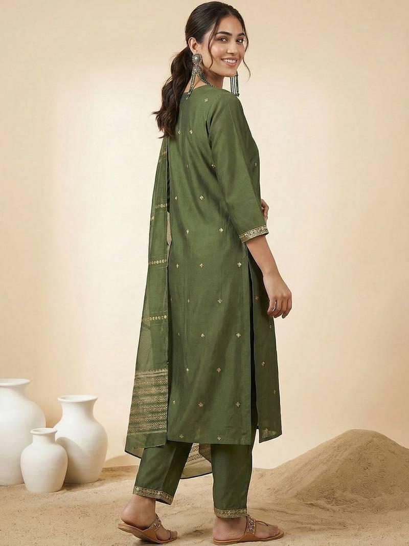 Women Ethnic Motifs Embroidered Regular Thread Work Kurta with Trousers & With Dupatta