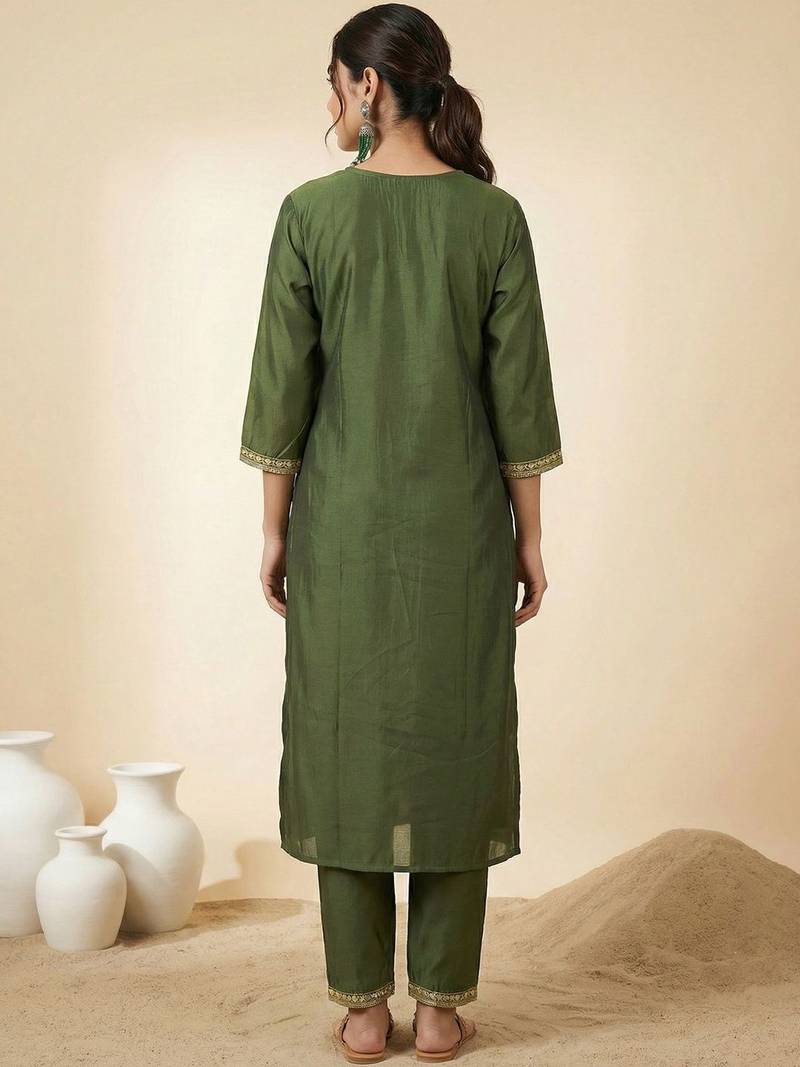 Women Ethnic Motifs Embroidered Regular Thread Work Kurta with Trousers & With Dupatta