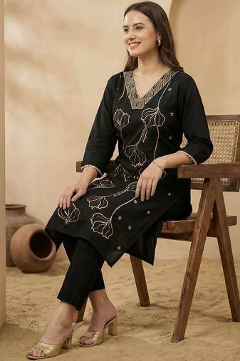 Women Floral Embroidered Regular Thread Work Kurta with Trousers
