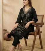 Women Floral Embroidered Regular Thread Work Kurta with Trousers