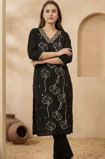 Women Floral Embroidered Regular Thread Work Kurta with Trousers