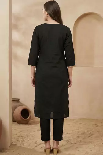 Women Floral Embroidered Regular Thread Work Kurta with Trousers