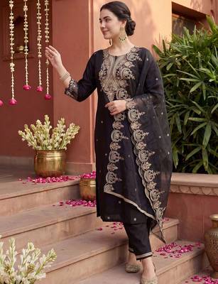 Women Ethnic Motifs Embroidered Regular Thread Work Liva Kurta with Trousers & With Dupatta 2