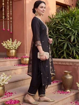 Women Ethnic Motifs Embroidered Regular Thread Work Liva Kurta with Trousers & With Dupatta 3