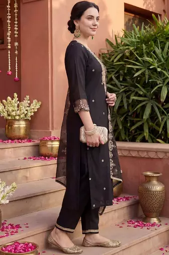 Women Ethnic Motifs Embroidered Regular Thread Work Liva Kurta with Trousers & With Dupatta