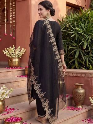 Women Ethnic Motifs Embroidered Regular Thread Work Liva Kurta with Trousers & With Dupatta 4