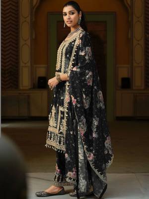 Women Floral Printed Regular Thread Work Kurta with Palazzos & With Dupatta 3
