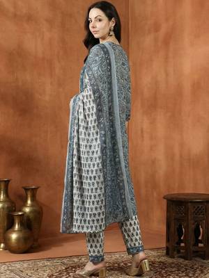 Women Floral Printed Regular Pure Cotton Kurta with Trousers & With Dupatta 3