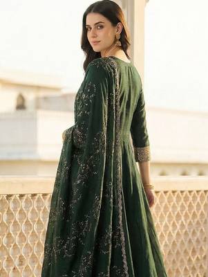 Women Ethnic Motifs Embroidered Empire Thread Work Kurta with Trousers & With Dupatta 3