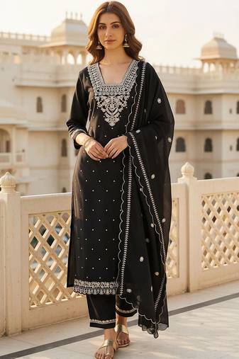 Women Ethnic Motifs Thread Work  Cotton Kurta with Trousers & Dupatta