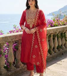Women Ethnic Motifs Embroidered Regular Thread Work Kurta with Trousers & With Dupatta