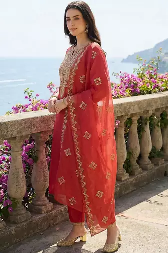 Women Ethnic Motifs Embroidered Regular Thread Work Kurta with Trousers & With Dupatta