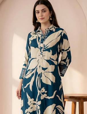 Women Floral Printed Regular Kurta with Trousers 2