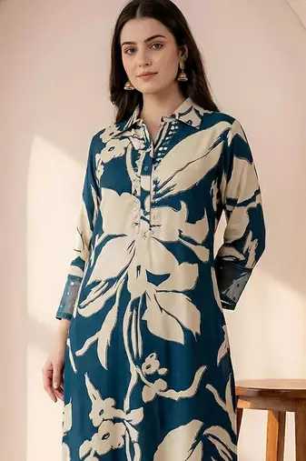 Women Floral Printed Regular Kurta with Trousers
