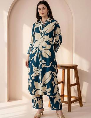 Women Floral Printed Regular Kurta with Trousers 3