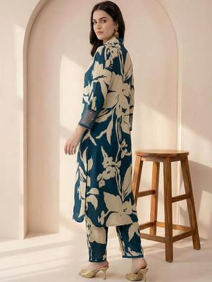 Women Floral Printed Regular Kurta with Trousers 4