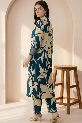 Women Floral Printed Regular Kurta with Trousers
