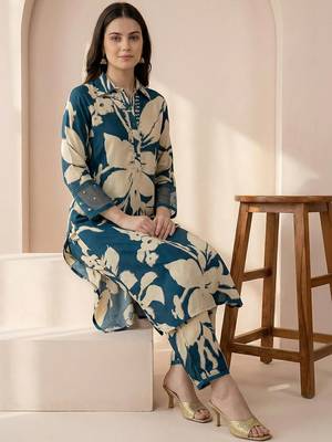 Women Floral Printed Regular Kurta with Trousers 6