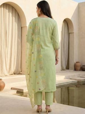 Women Ethnic Motifs Embroidered Regular Thread Work Kurta with Trousers & With Dupatta 4
