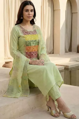 Women Ethnic Motifs Embroidered Regular Thread Work Kurta with Trousers & With Dupatta