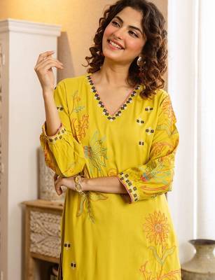Women Ethnic Motifs Embroidered Regular Thread Work Kurta with Palazzos 5