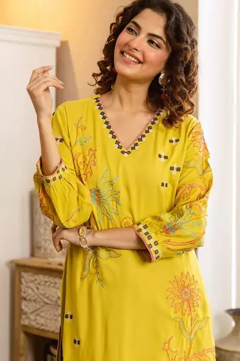 Women Ethnic Motifs Embroidered Regular Thread Work Kurta with Palazzos