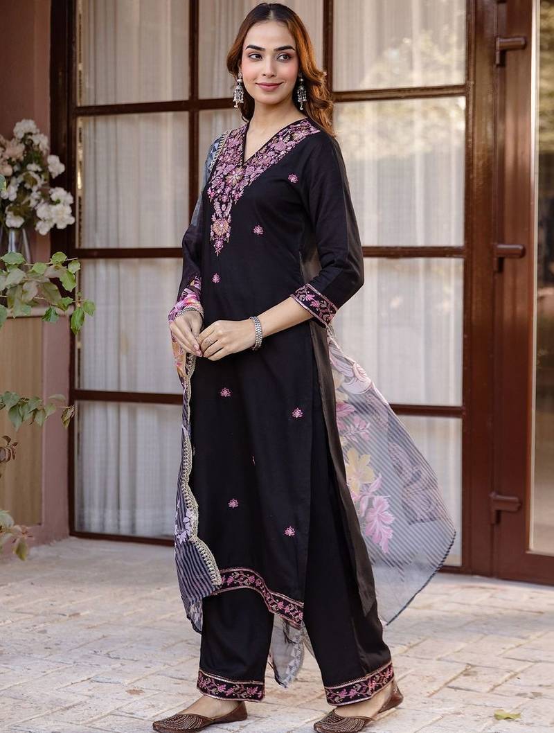 Women Floral Embroidered Regular Thread Work Kurta with Palazzos & With Dupatta