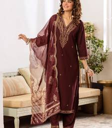 Women Ethnic Motifs Embroidered Regular Thread Work Kurta with Trousers & With Dupatta