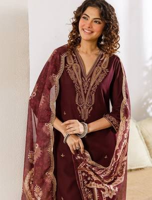 Women Ethnic Motifs Embroidered Regular Thread Work Kurta with Trousers & With Dupatta 3