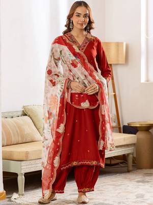 Women Floral Embroidered Regular Thread Work Kurta with Patiala & With Dupatta 1