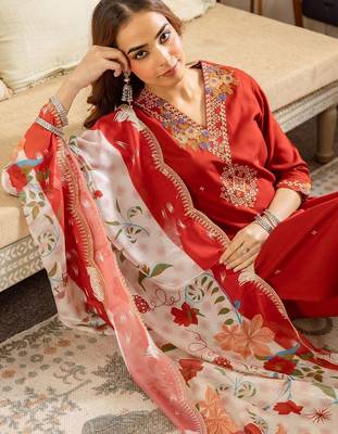 Women Floral Embroidered Regular Thread Work Kurta with Patiala & With Dupatta 3