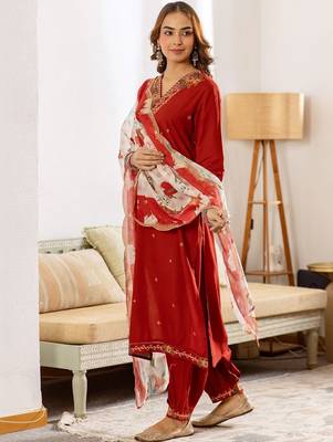 Women Floral Embroidered Regular Thread Work Kurta with Patiala & With Dupatta 5