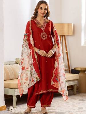 Women Floral Embroidered Regular Thread Work Kurta with Patiala & With Dupatta 6