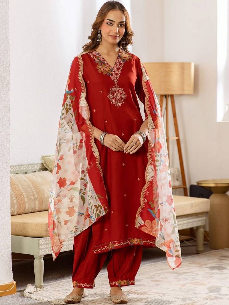 Women Floral Embroidered Regular Thread Work Kurta with Patiala & With Dupatta