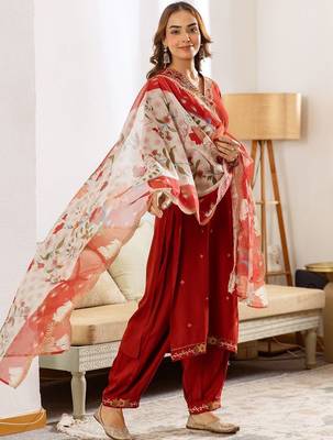Women Floral Embroidered Regular Thread Work Kurta with Patiala & With Dupatta 7