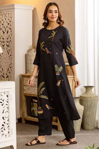 Women Ethnic Motifs Embroidered Regular Thread Work Kurta with Trousers