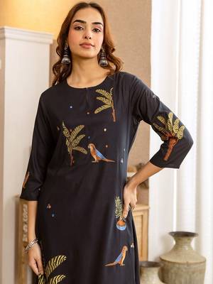 Women Ethnic Motifs Embroidered Regular Thread Work Kurta with Trousers 3