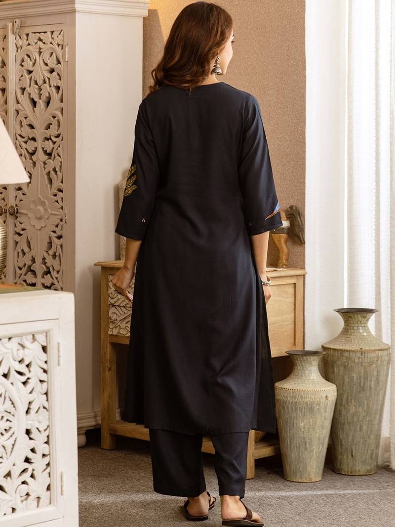 Women Ethnic Motifs Embroidered Regular Thread Work Kurta with Trousers