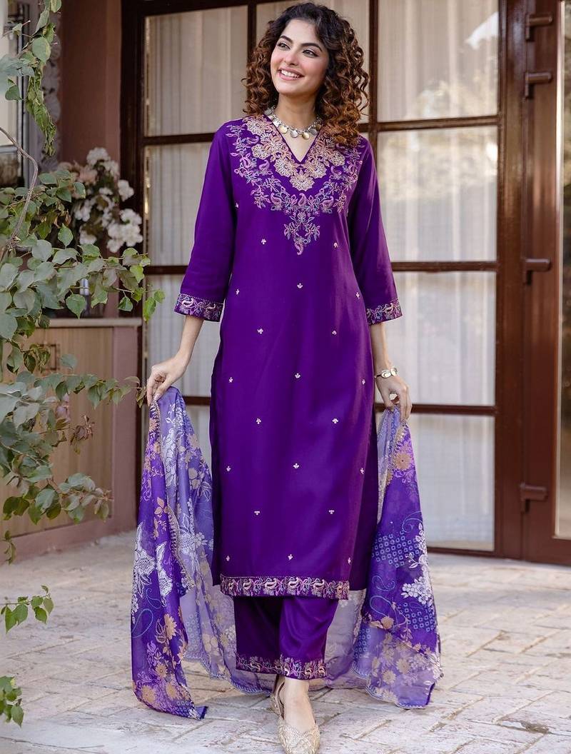 Women Ethnic Motifs Embroidered Regular Thread Work Kurta with Trousers & With Dupatta