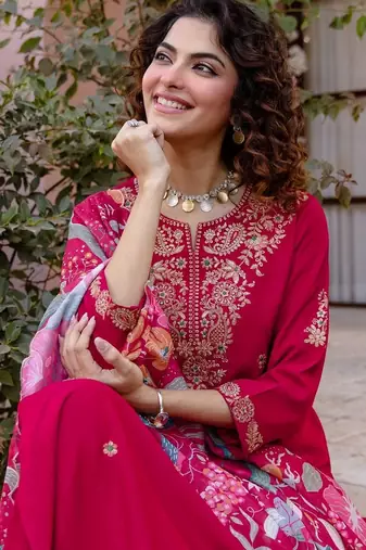 Women Ethnic Motifs Embroidered Regular Thread Work Kurta with Trousers & With Dupatta