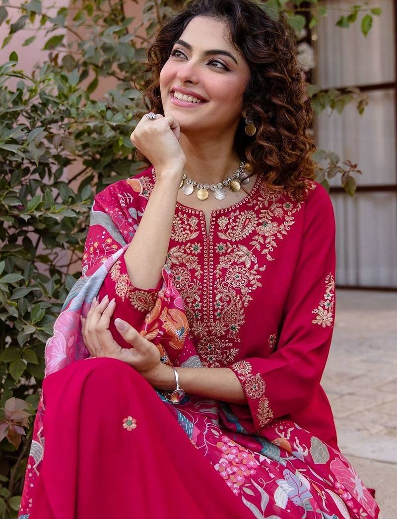 Women Ethnic Motifs Embroidered Regular Thread Work Kurta with Trousers & With Dupatta