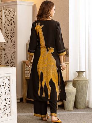 Women Animal Printed Regular Kurta with Palazzos 5